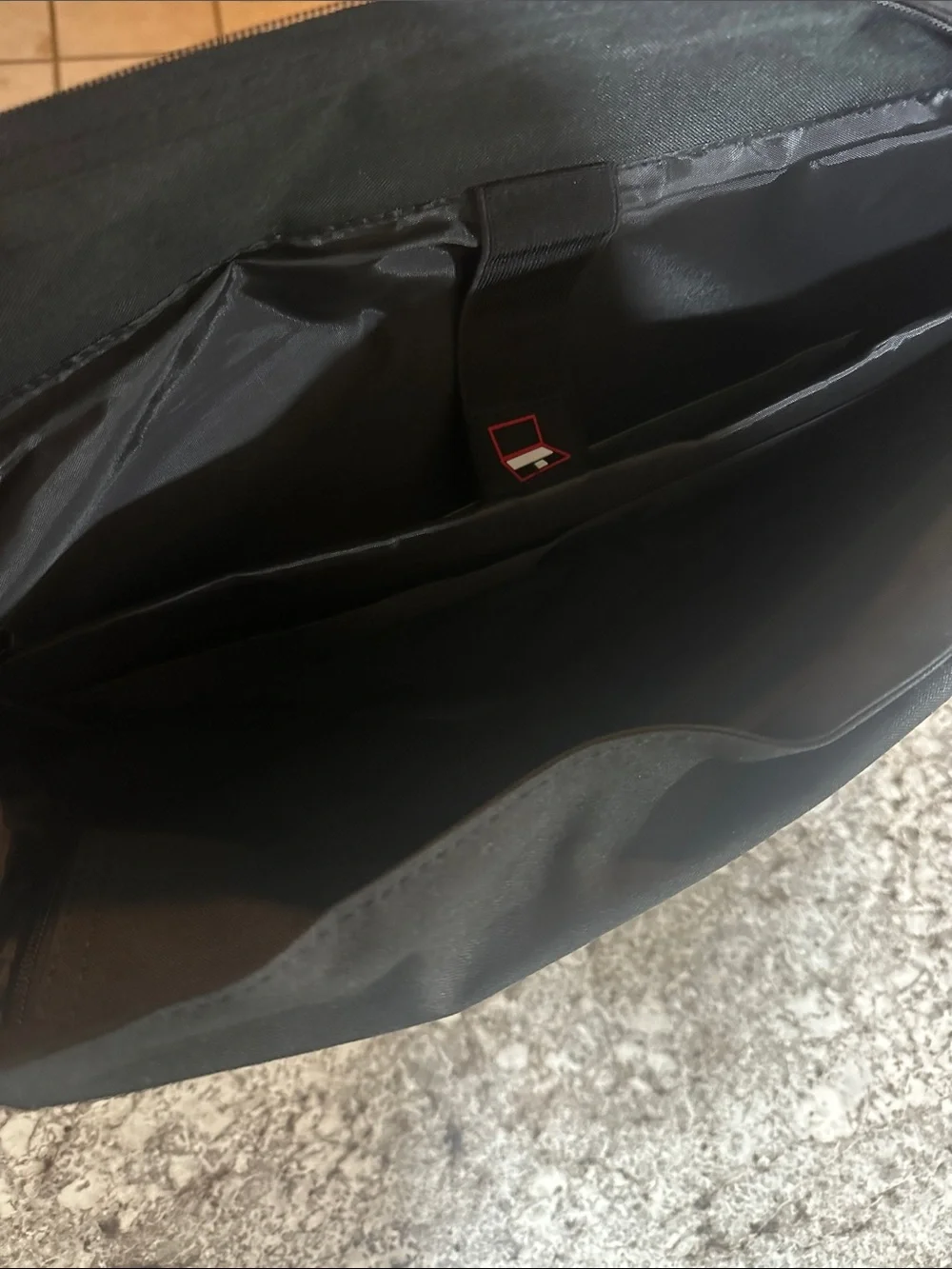 Rainsmore laptop bag